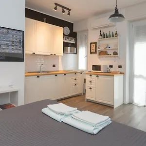 https://lust-studio-naviglio.it-lombardy.com
